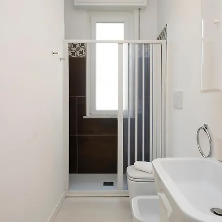 Xenia - Spacious Two-room In The Flower District Appartement Milan